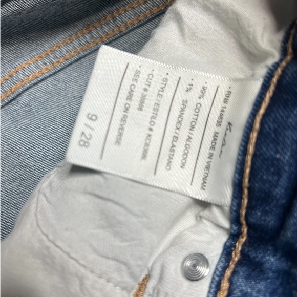 KanCan Shelly High Rise Boyfriend Jeans Paint splatter and Light wash SZ 9/28 - Picture 9 of 11